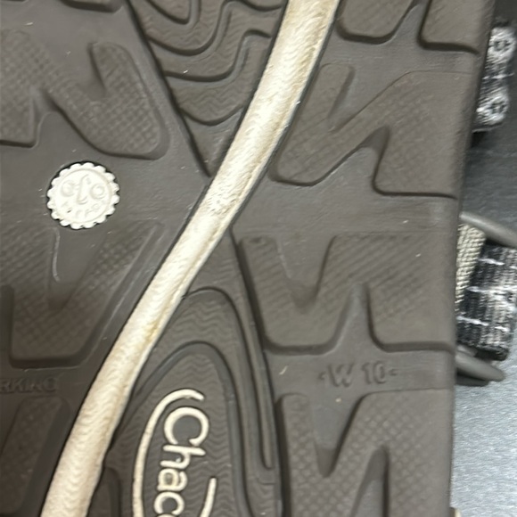 Grey and black Chaco sandals! Size women’s 10 - Picture 5 of 5